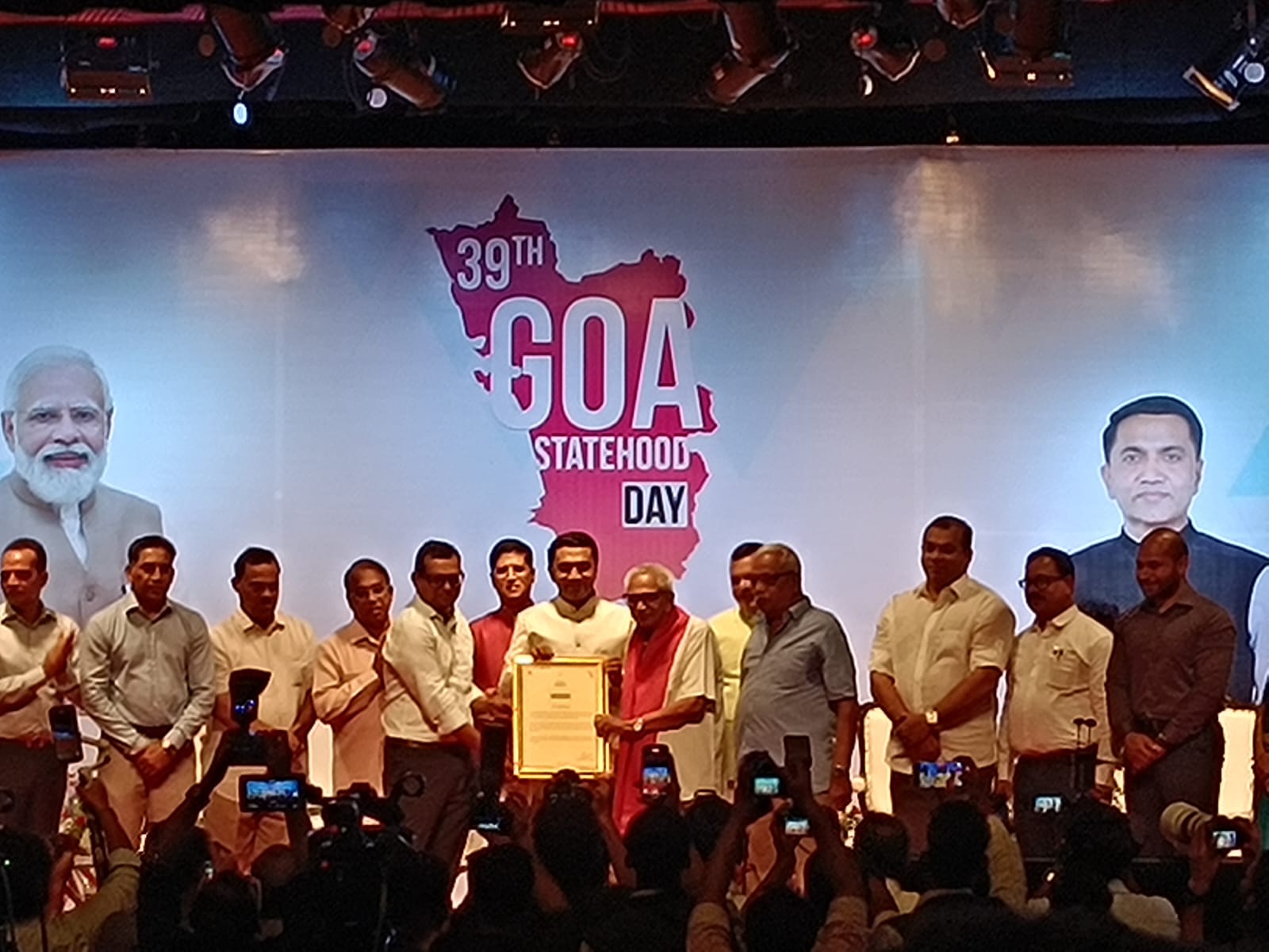 Dangui Opticians receiving Government of Goa recognition on 39th Goa Statehood Day